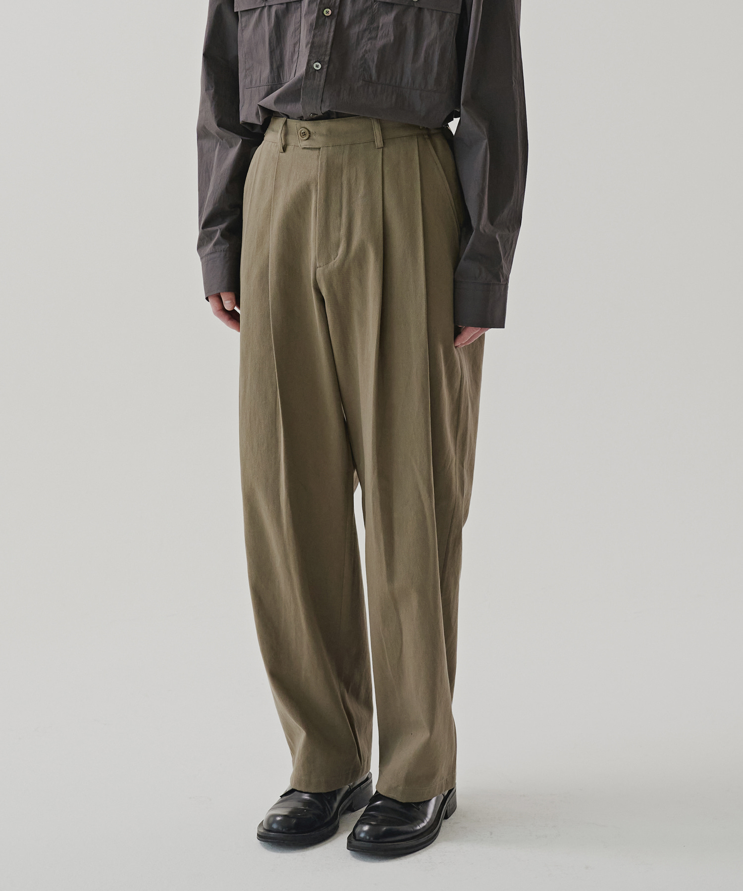 NOUN노운 wide chino pants (khaki)