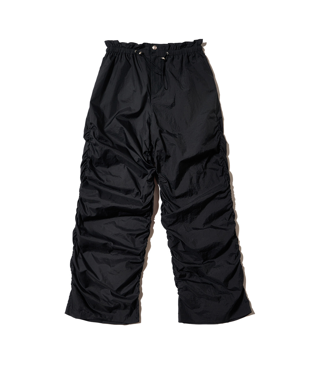 WOOALONG우알롱 Shirring semi wide parachute pants - BLACK