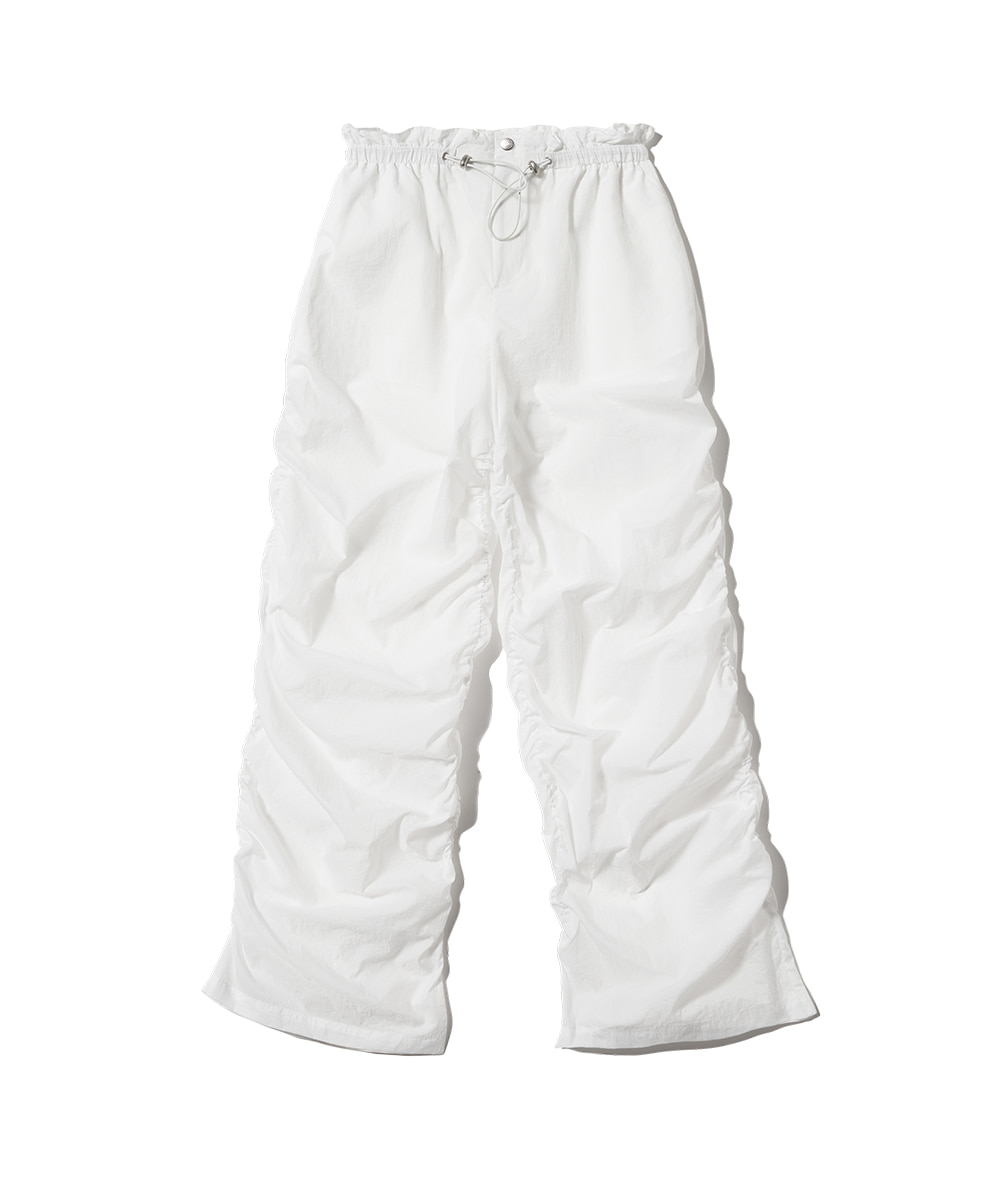 WOOALONG우알롱 Shirring semi wide parachute pants - WHITE