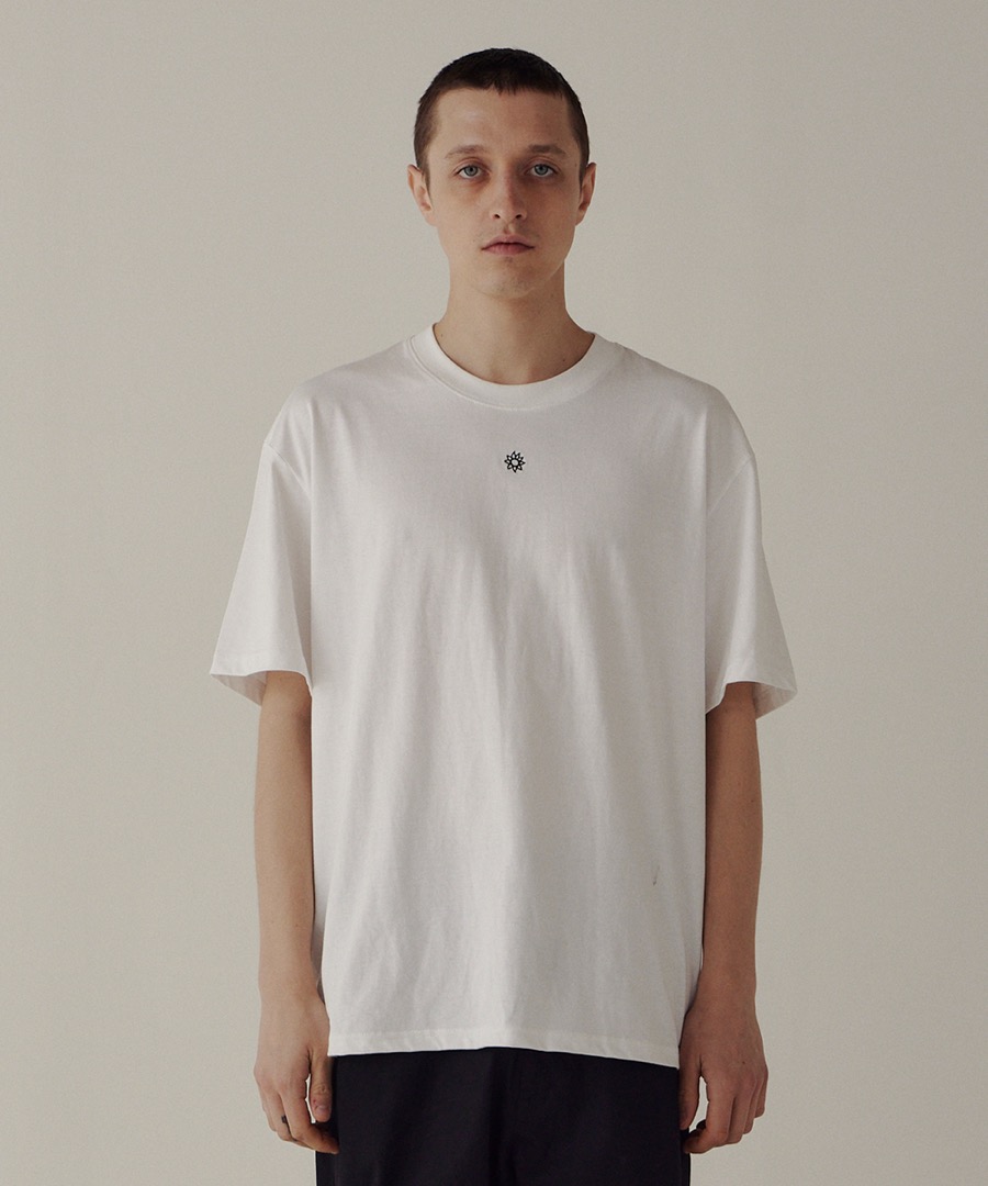 Surface Edition서피스 에디션 EMBROIDERED SYMBOL TSHIRT_WHITE